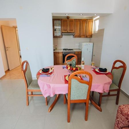 Apartments Mateo Брела Екстериор снимка