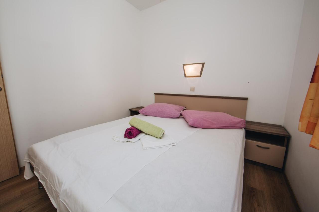 Apartments Mateo Брела Екстериор снимка