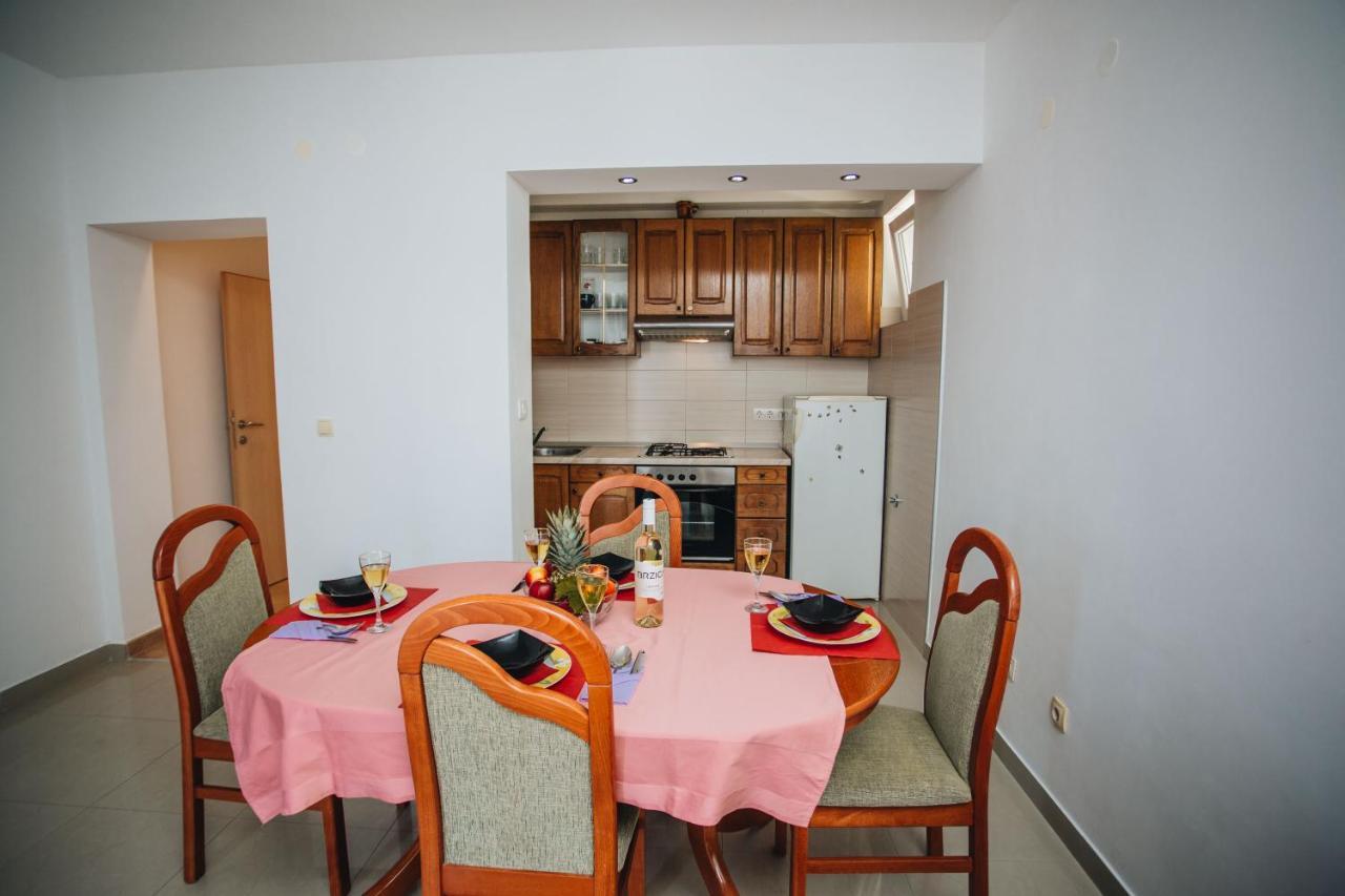 Apartments Mateo Брела Екстериор снимка