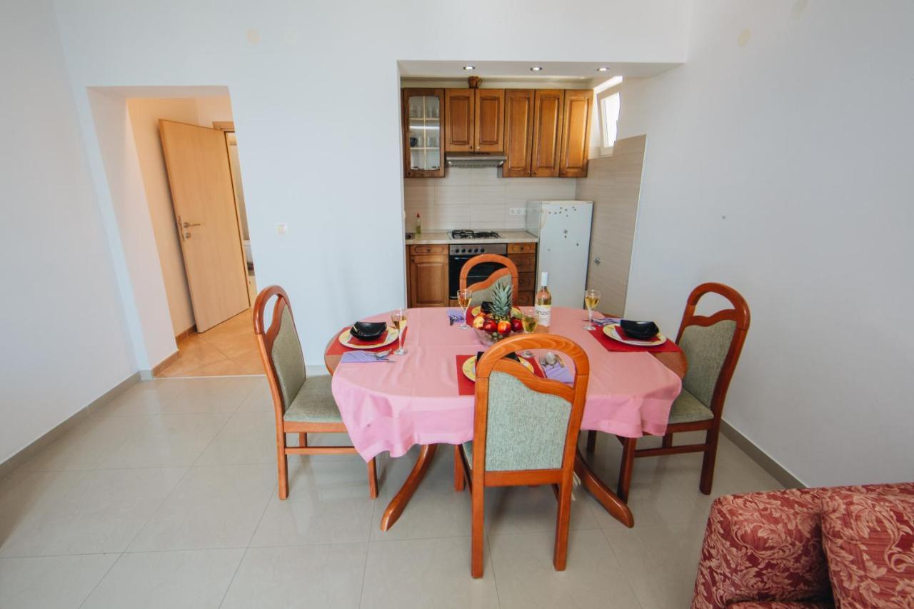 Apartments Mateo Брела Екстериор снимка