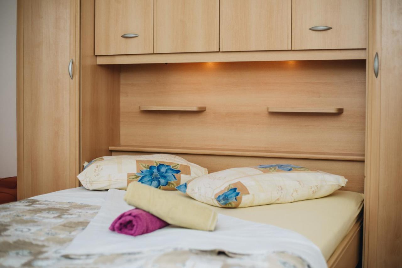 Apartments Mateo Брела Екстериор снимка