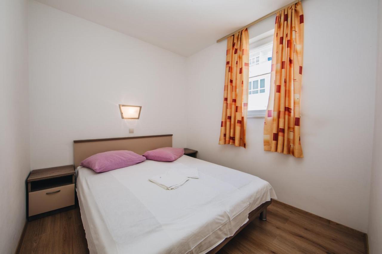 Apartments Mateo Брела Екстериор снимка