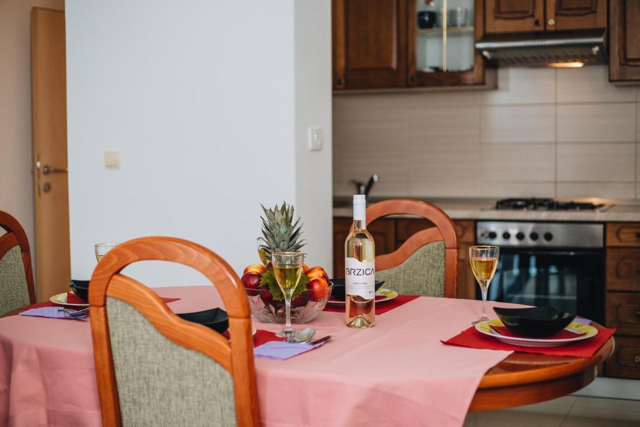 Apartments Mateo Брела Екстериор снимка