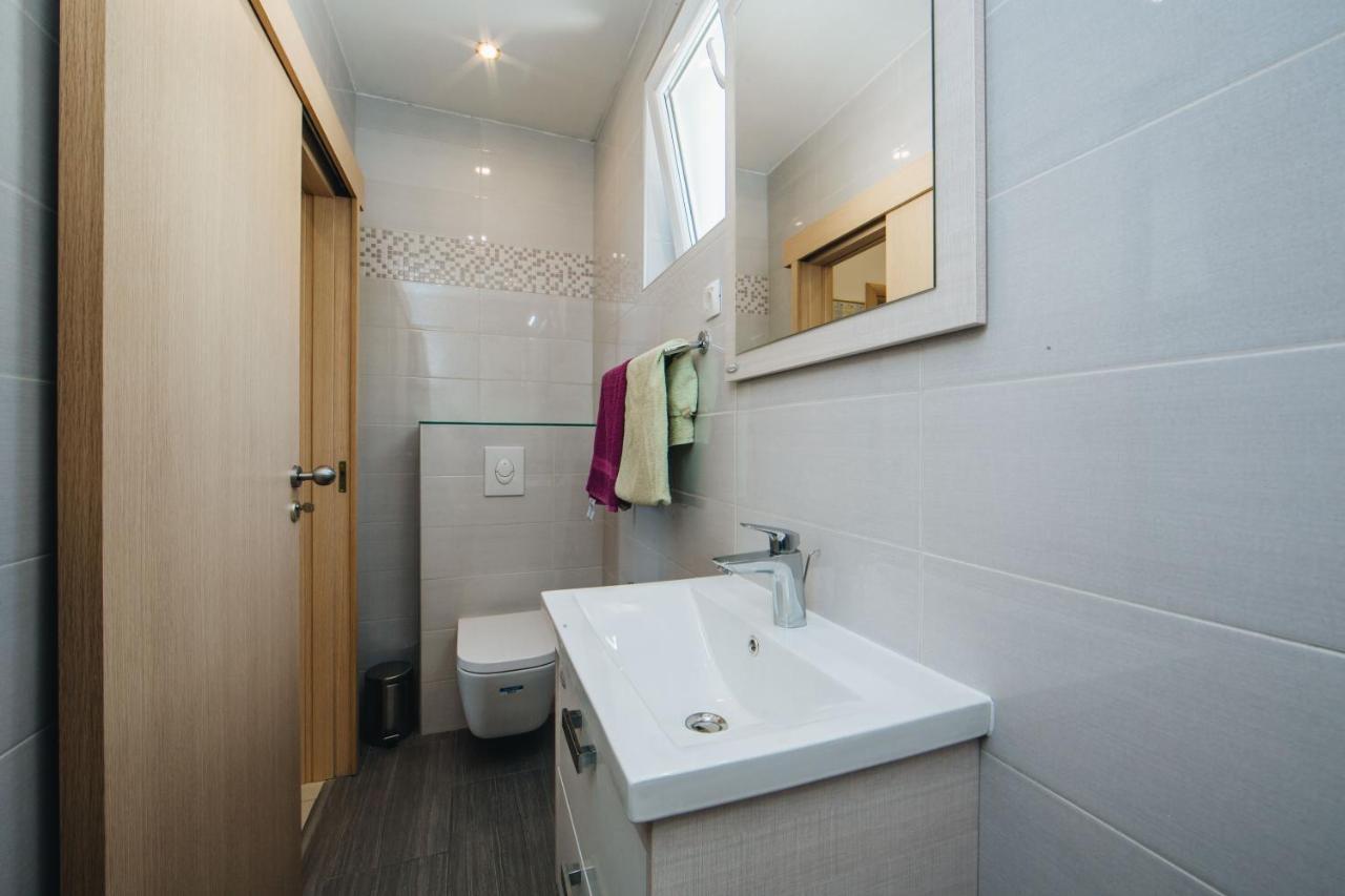 Apartments Mateo Брела Екстериор снимка