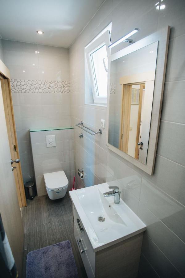 Apartments Mateo Брела Екстериор снимка