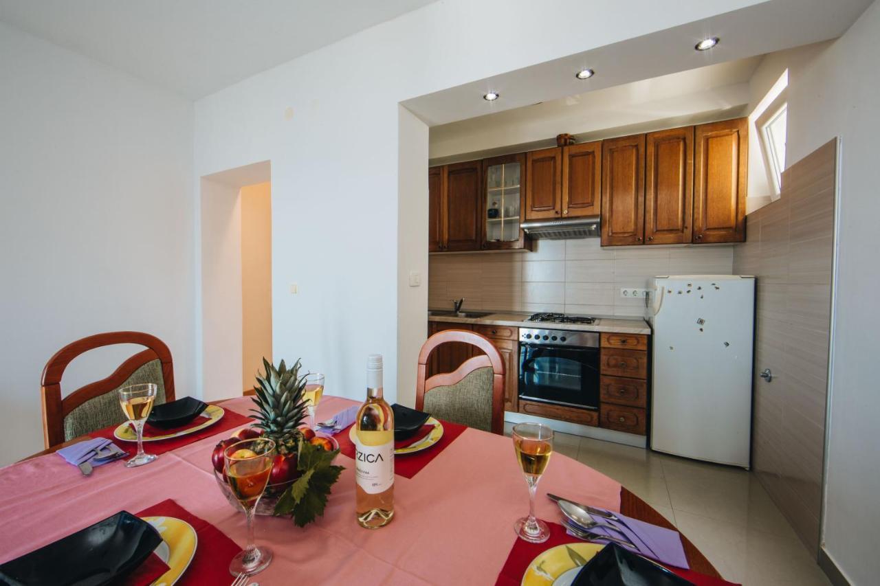 Apartments Mateo Брела Екстериор снимка